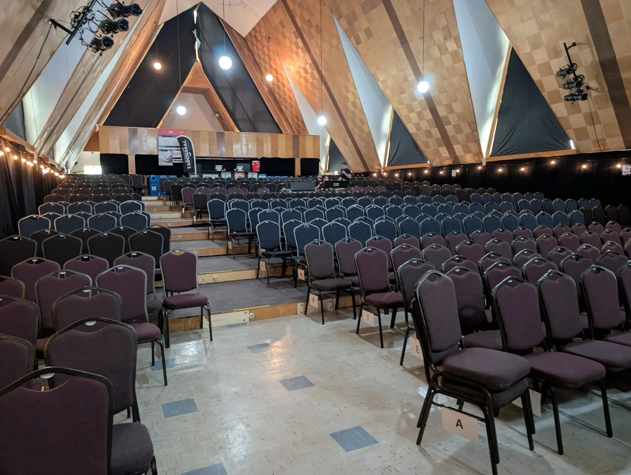 Salle de spectacle dans l'église