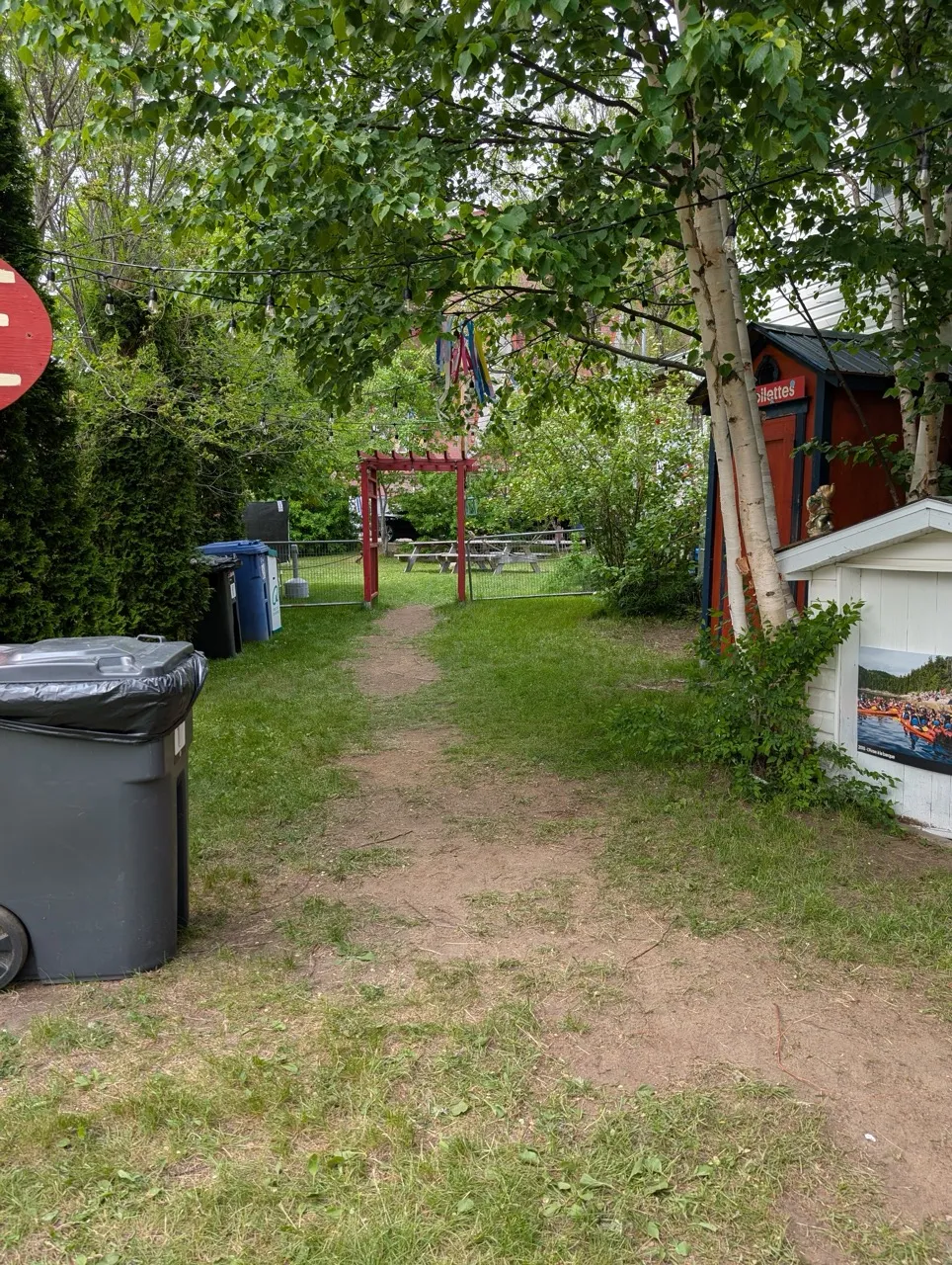 Couloir de circulation de sortie revêtement en pelouse