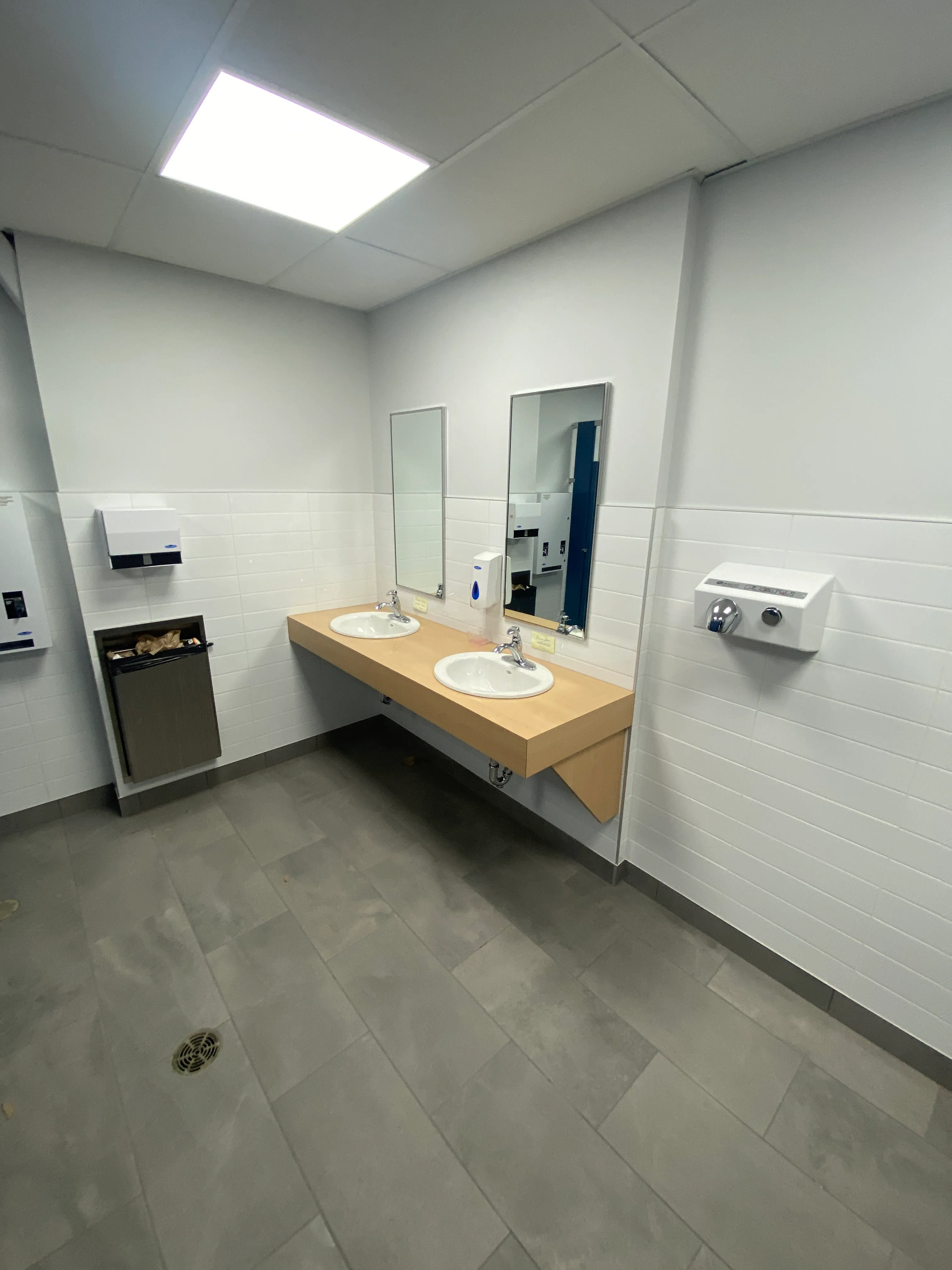 Salle de toilette femmes - lavabo