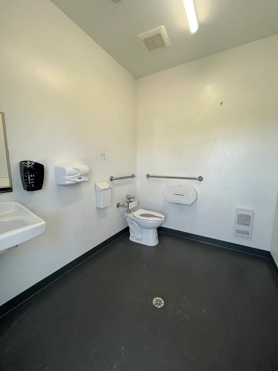 Restrooms - Saint-Pierre Park