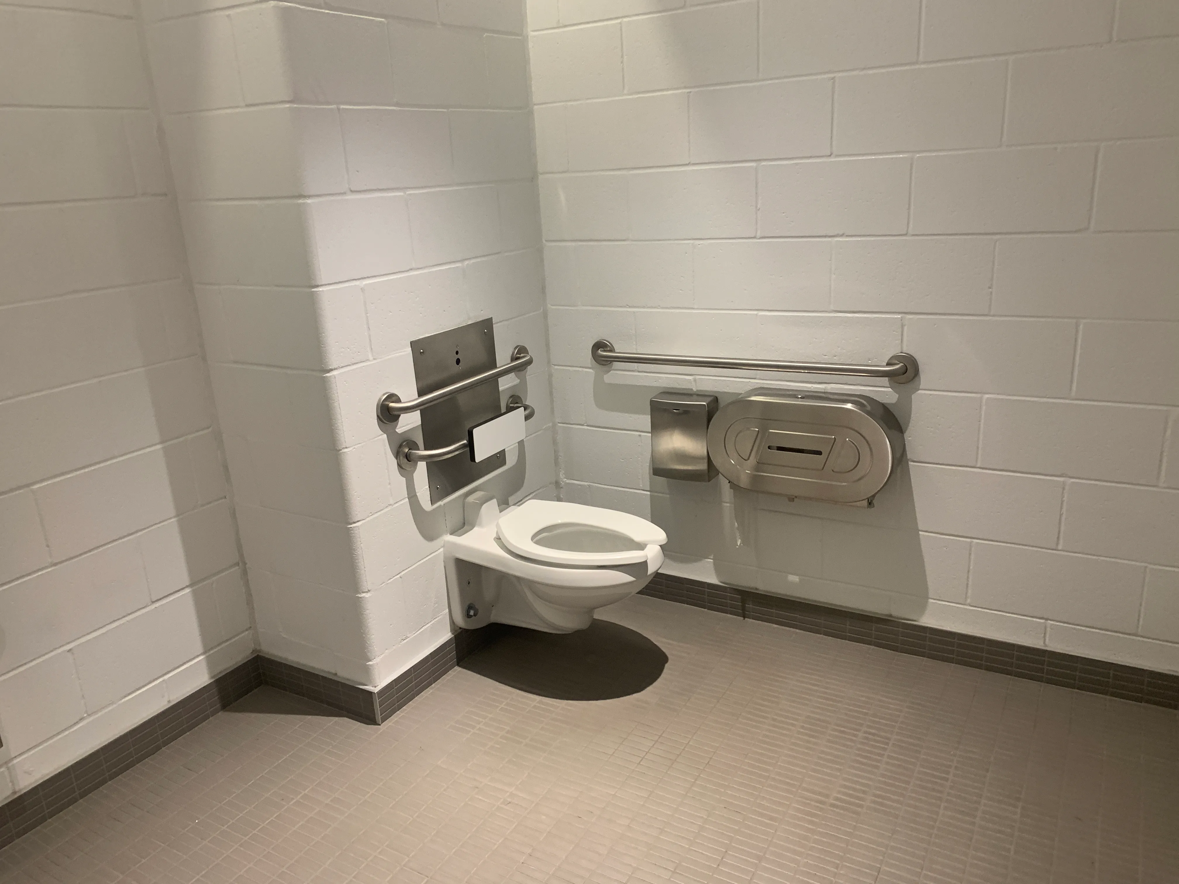 Salle de toilette universelle - Vestiaire familial