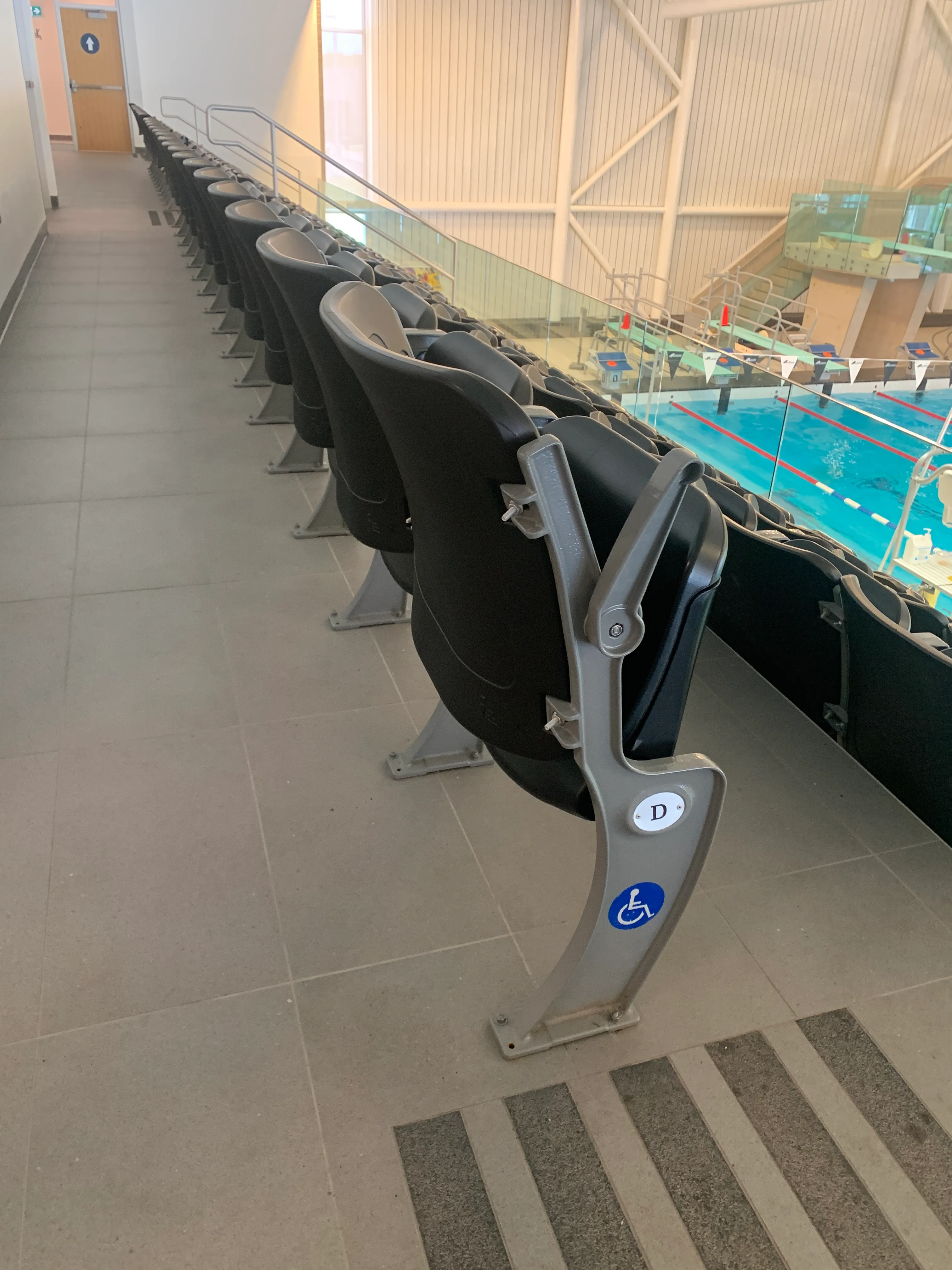 Priorité aux personnes en situation de handicap pour la rangée de sièges du haut