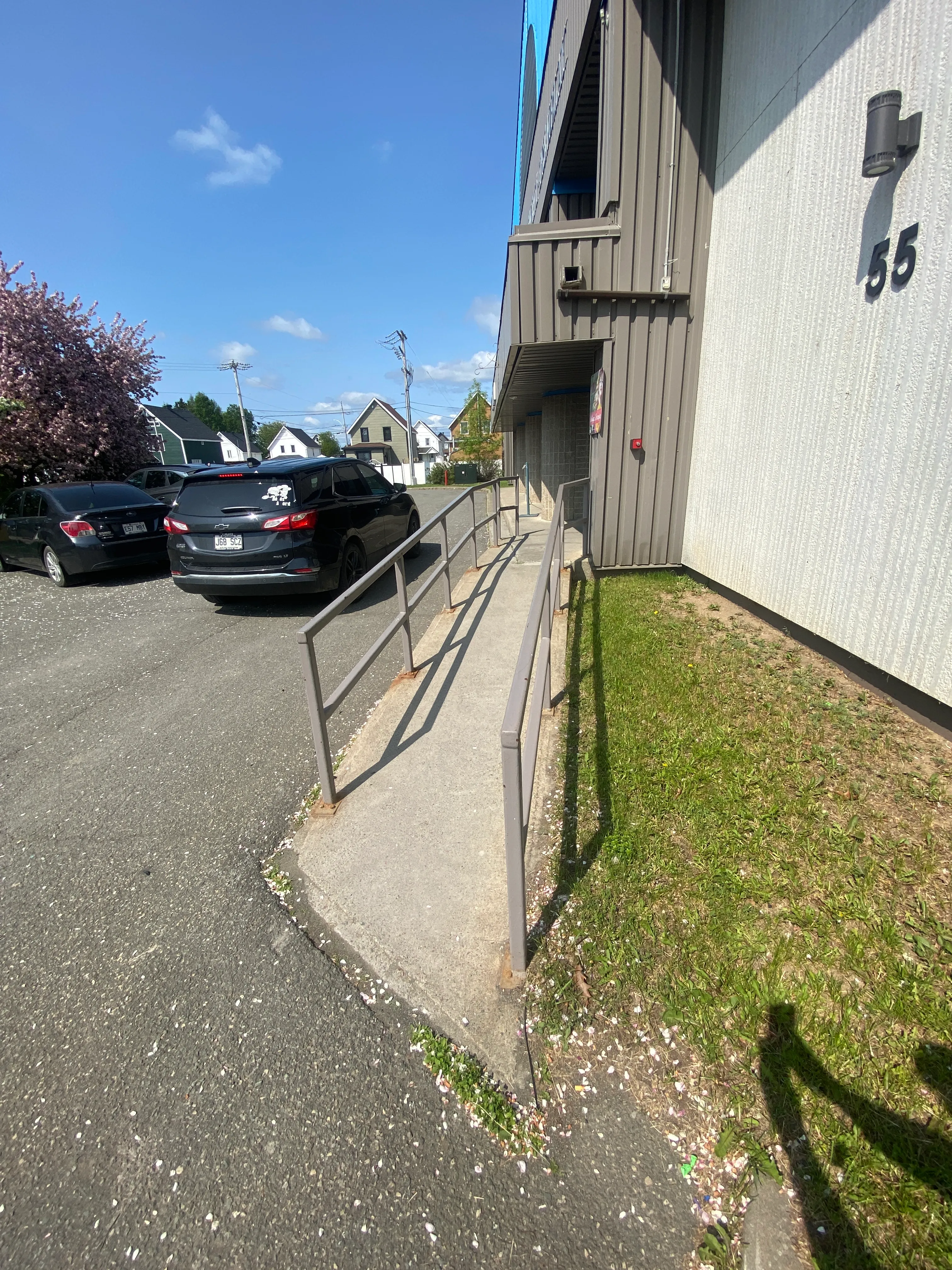 Rampe d'accès vers l'entrée