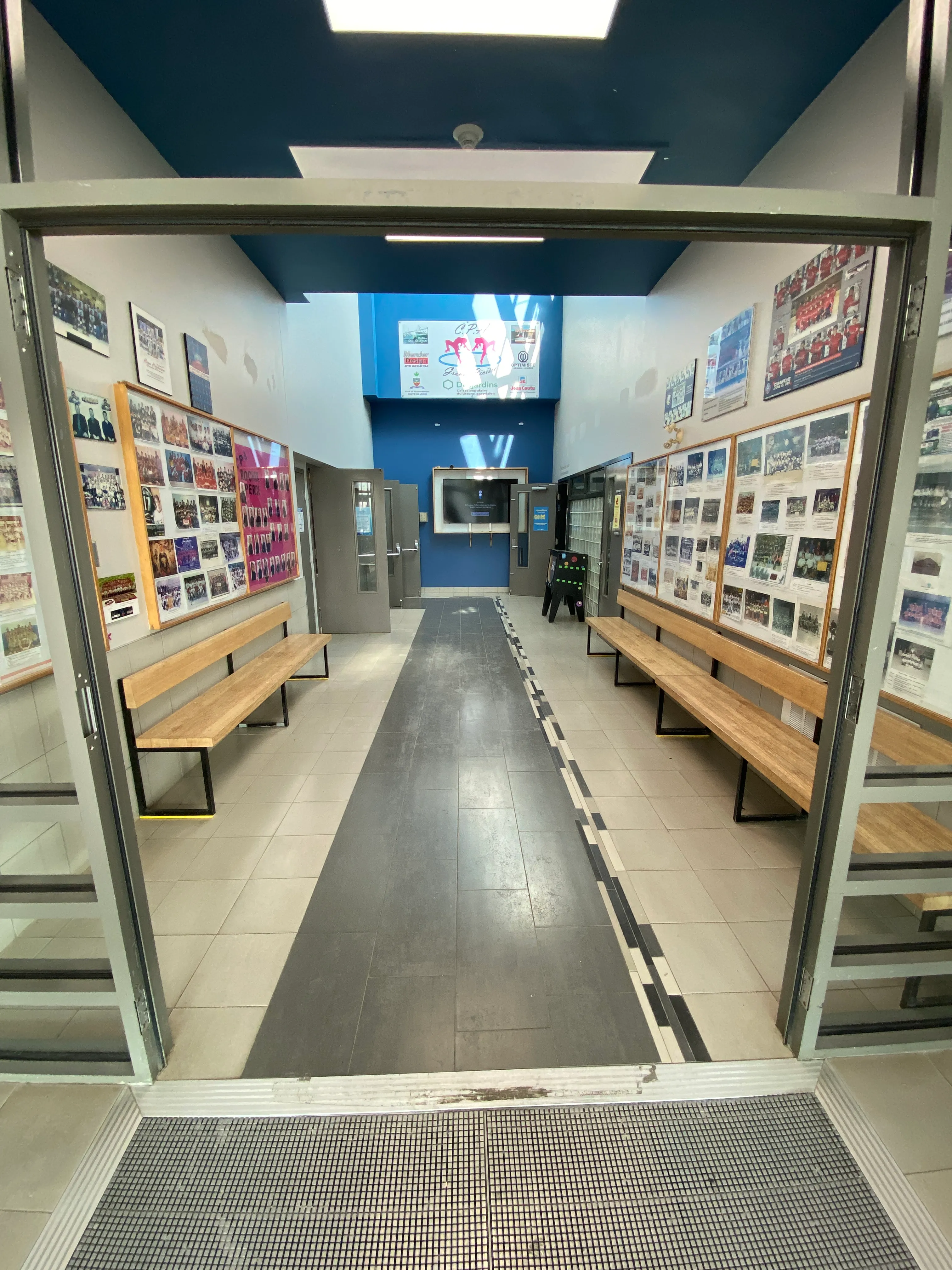 Vestibule et seconde porte d'entrée