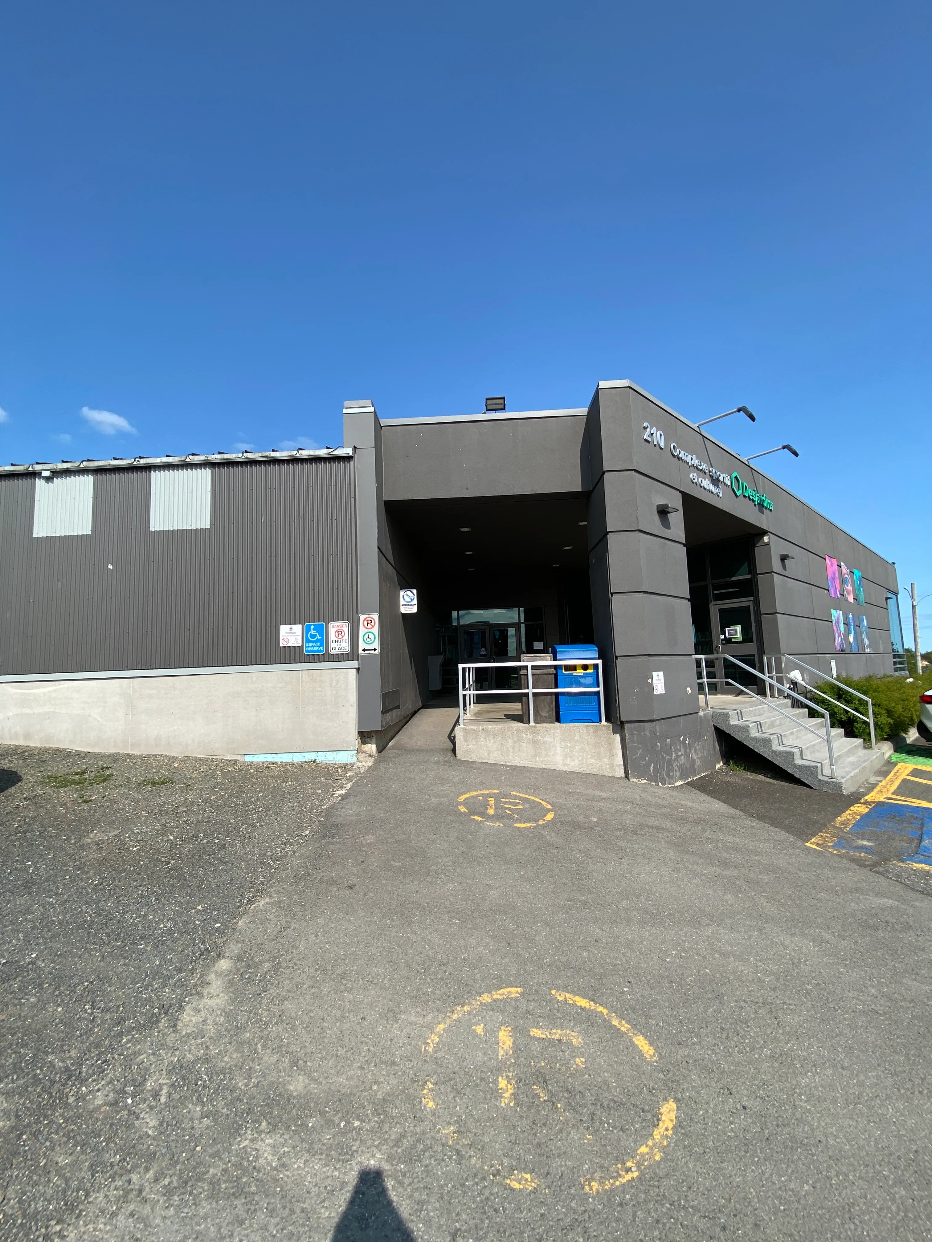 Entrée accessible sur le côté