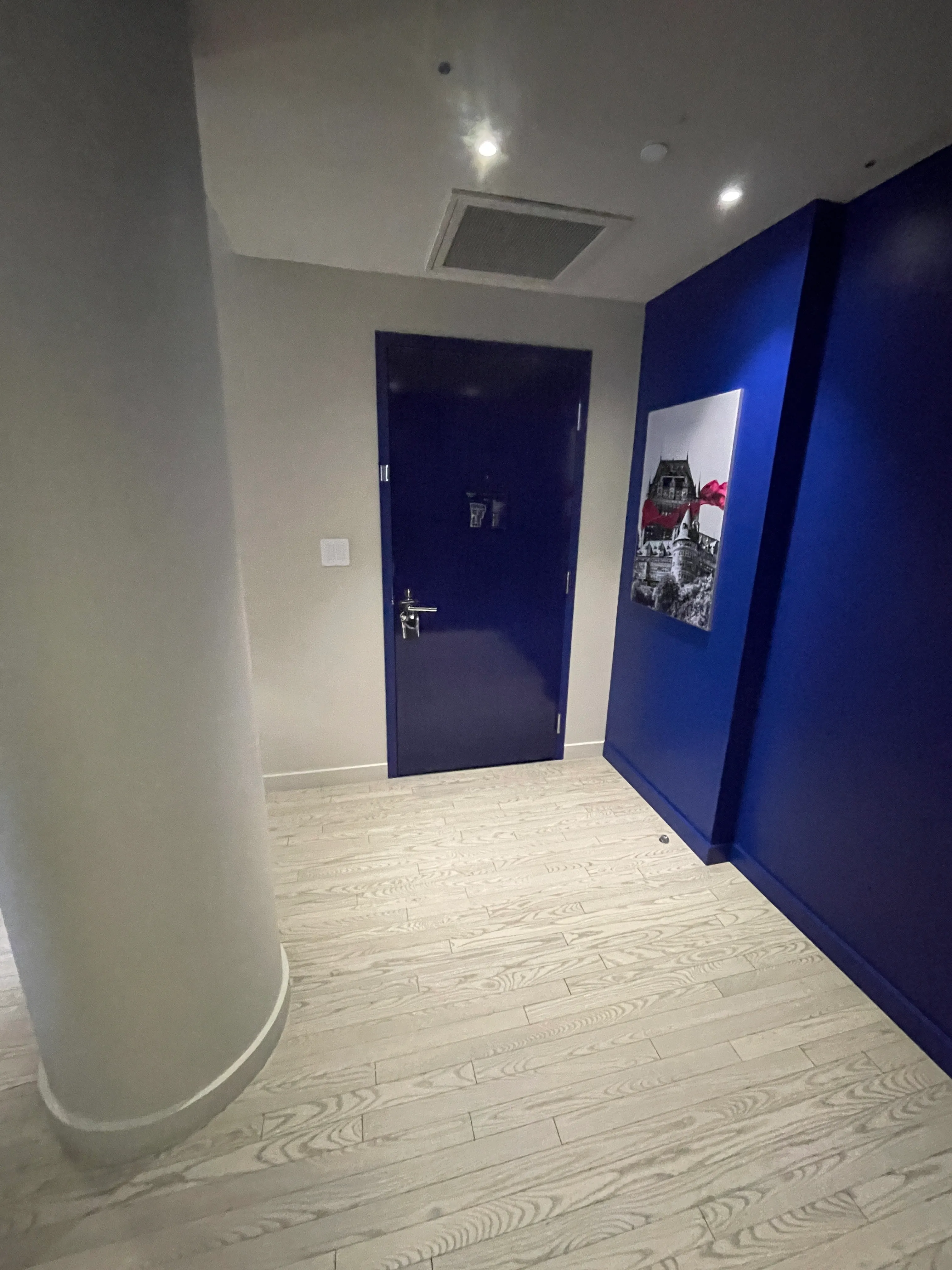 Classic room without a view - Exterior door