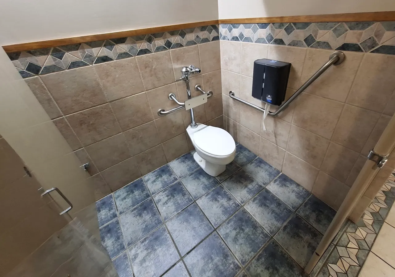 Salle de toilettes - Hommes