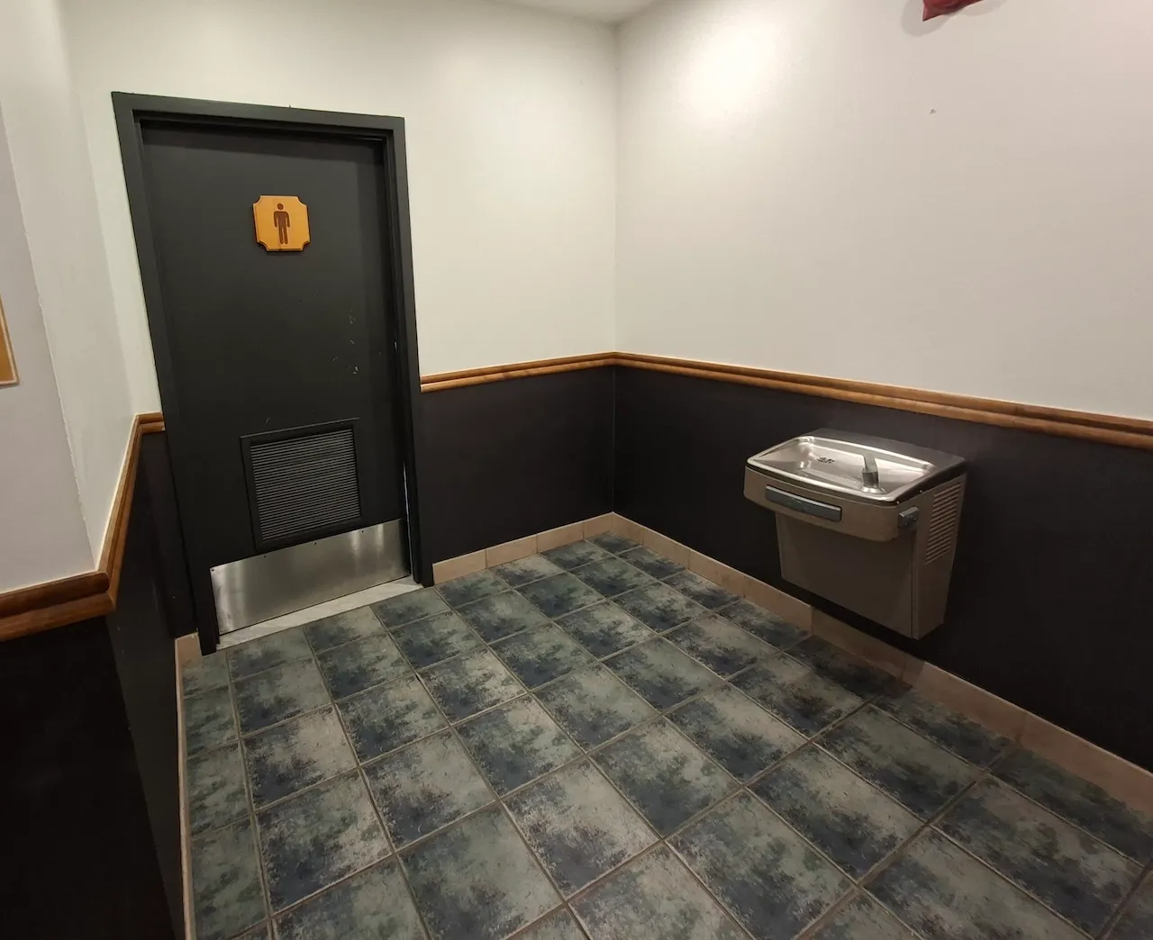 Salle de toilettes - Hommes