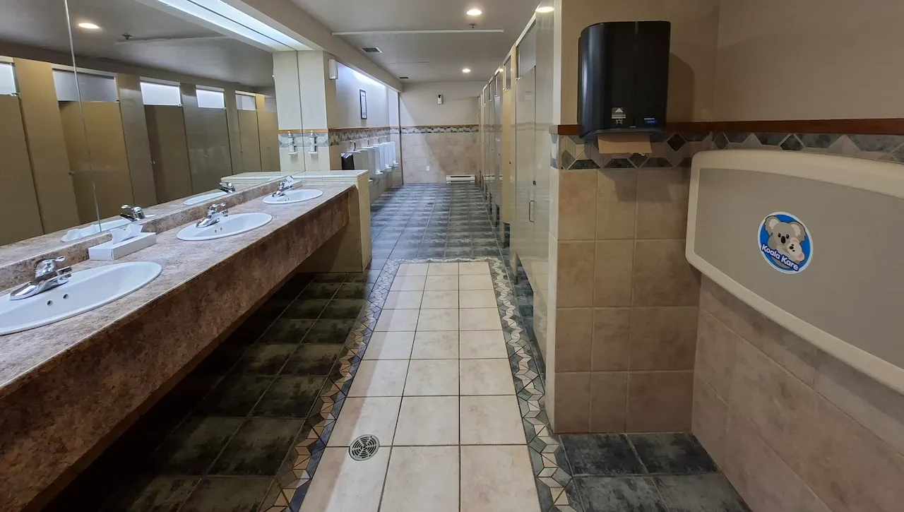 Salle de toilettes - Hommes