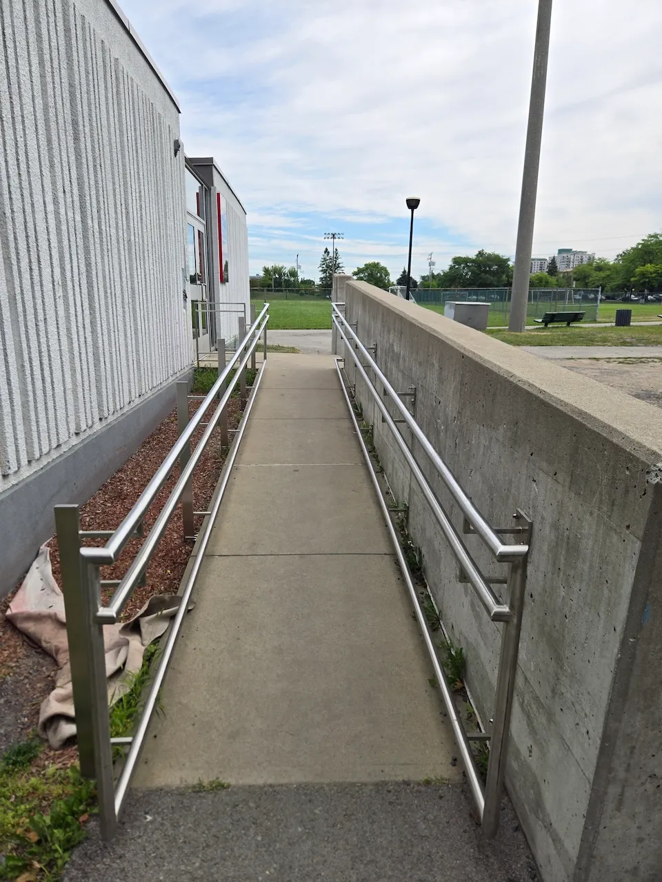 Rampe d'accès au pavillon des baigneurs