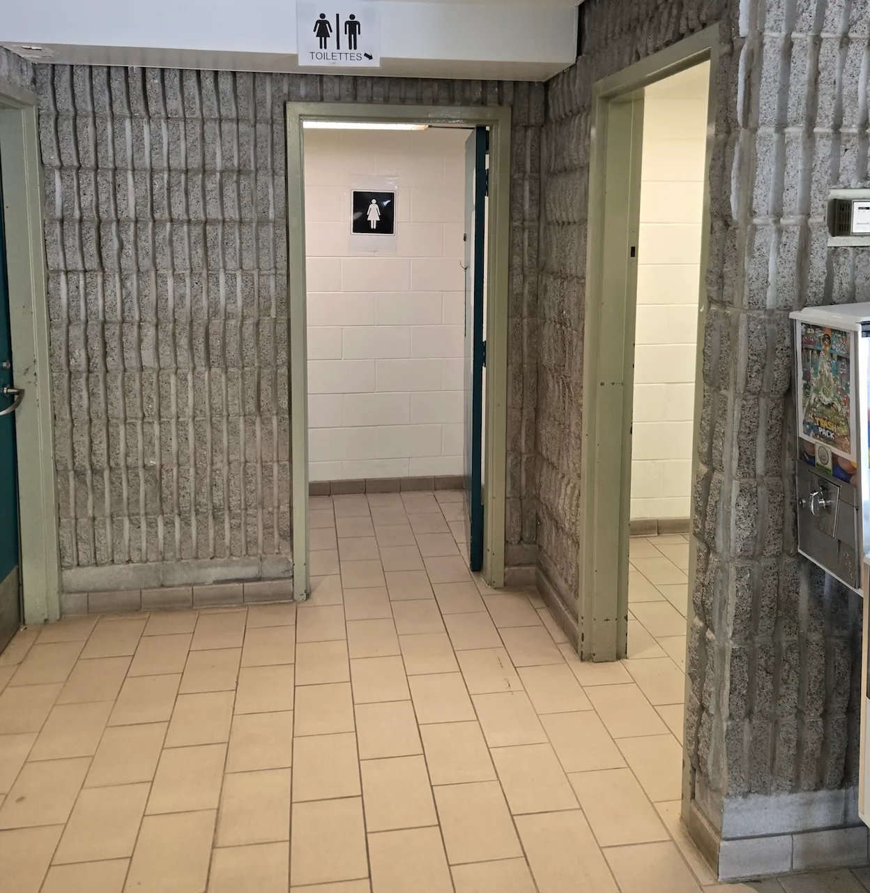 Salle de toilette au sous-sol