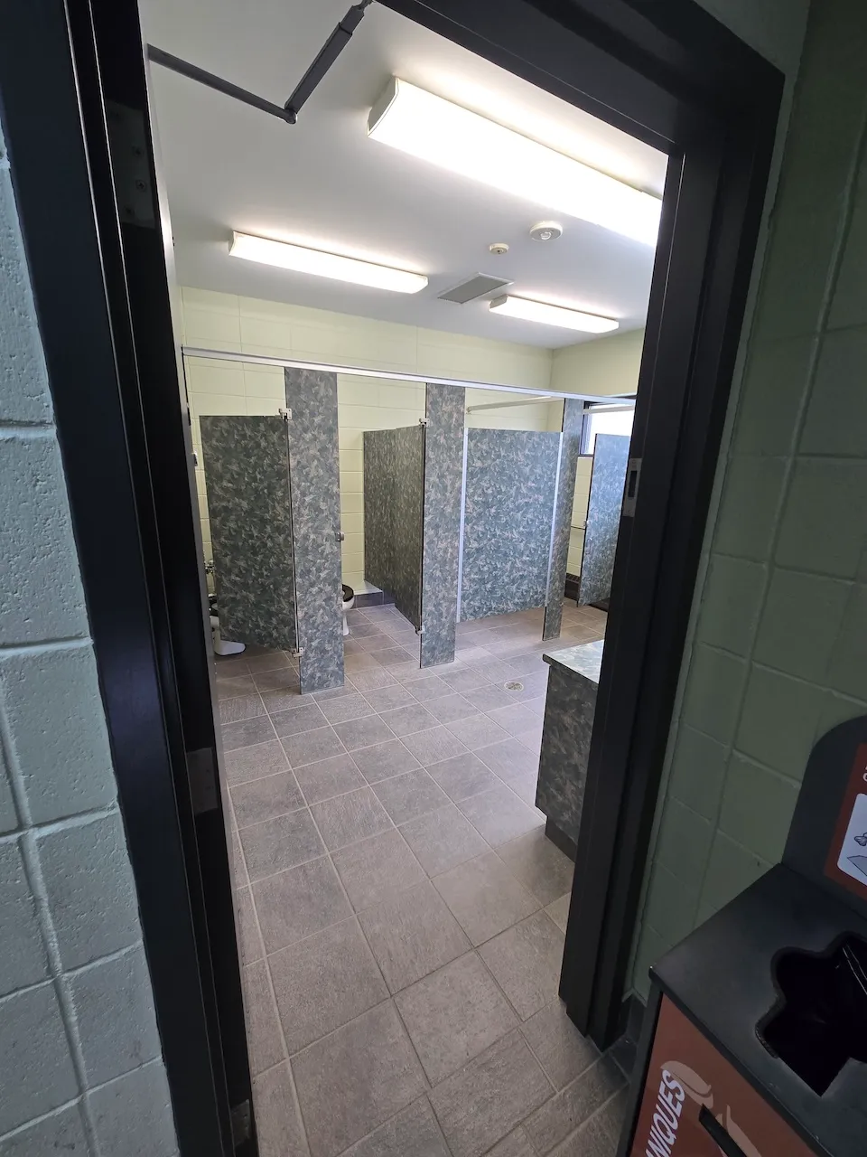 Entrée de la salle de toilettes