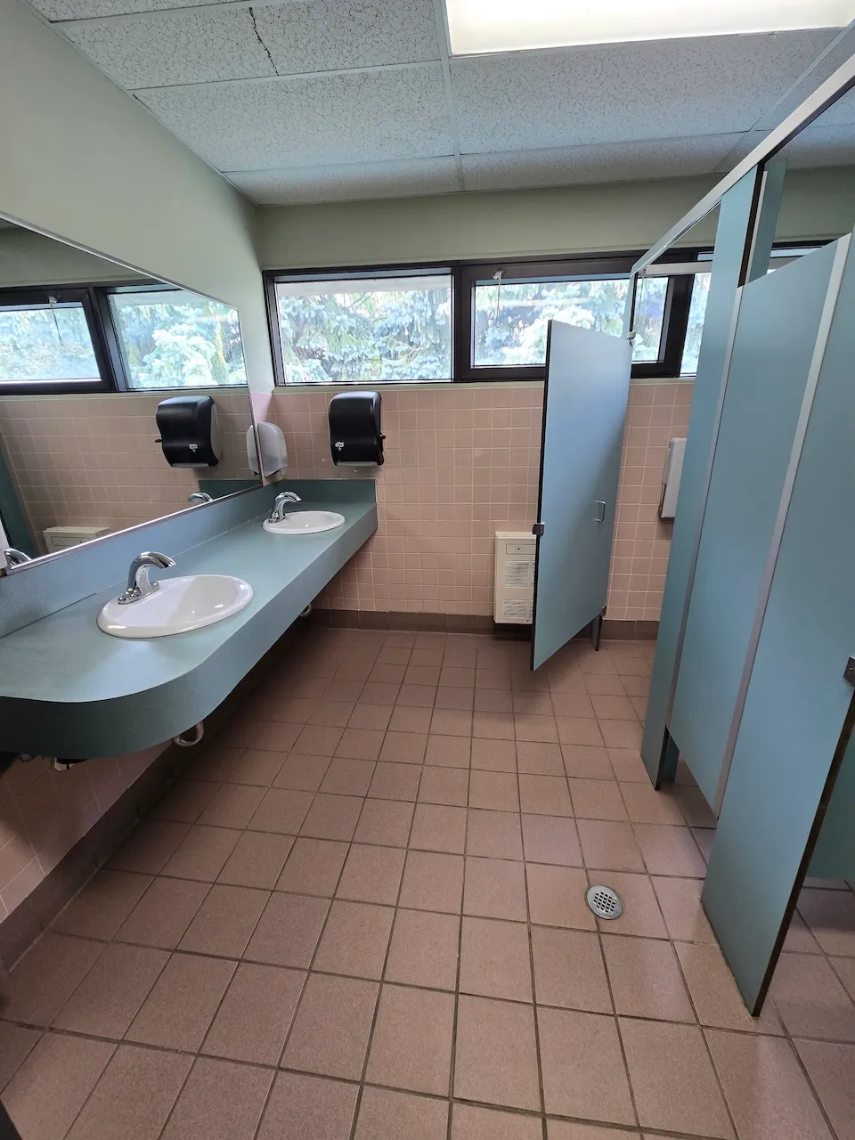 Salle de toilette du bloc sanitaire