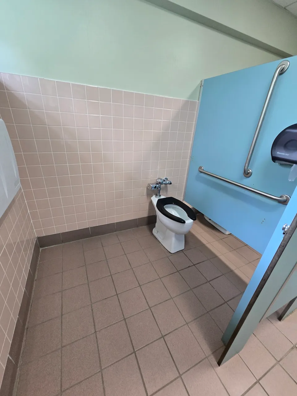 Cabinet accessible du bloc sanitaire