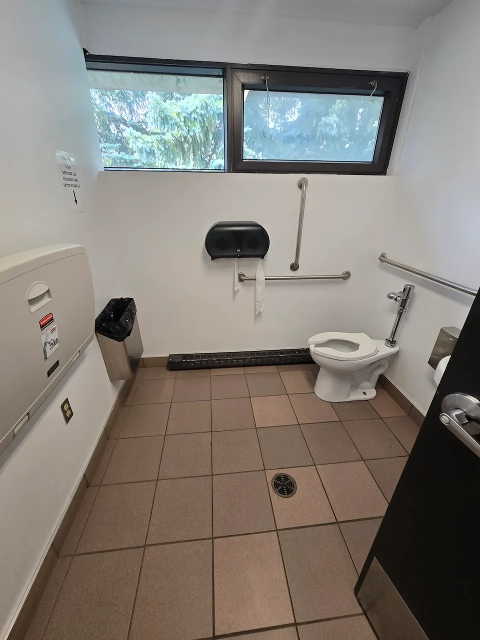 Salle de toilette universelle du bloc sanitaire