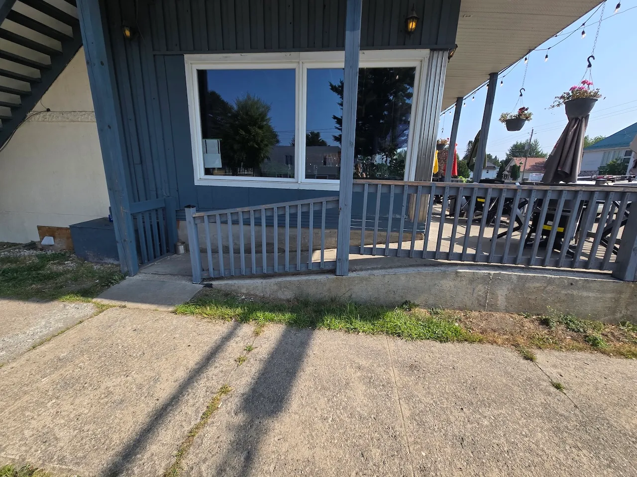 Entrée extérieure du Bistro Tour du Lac