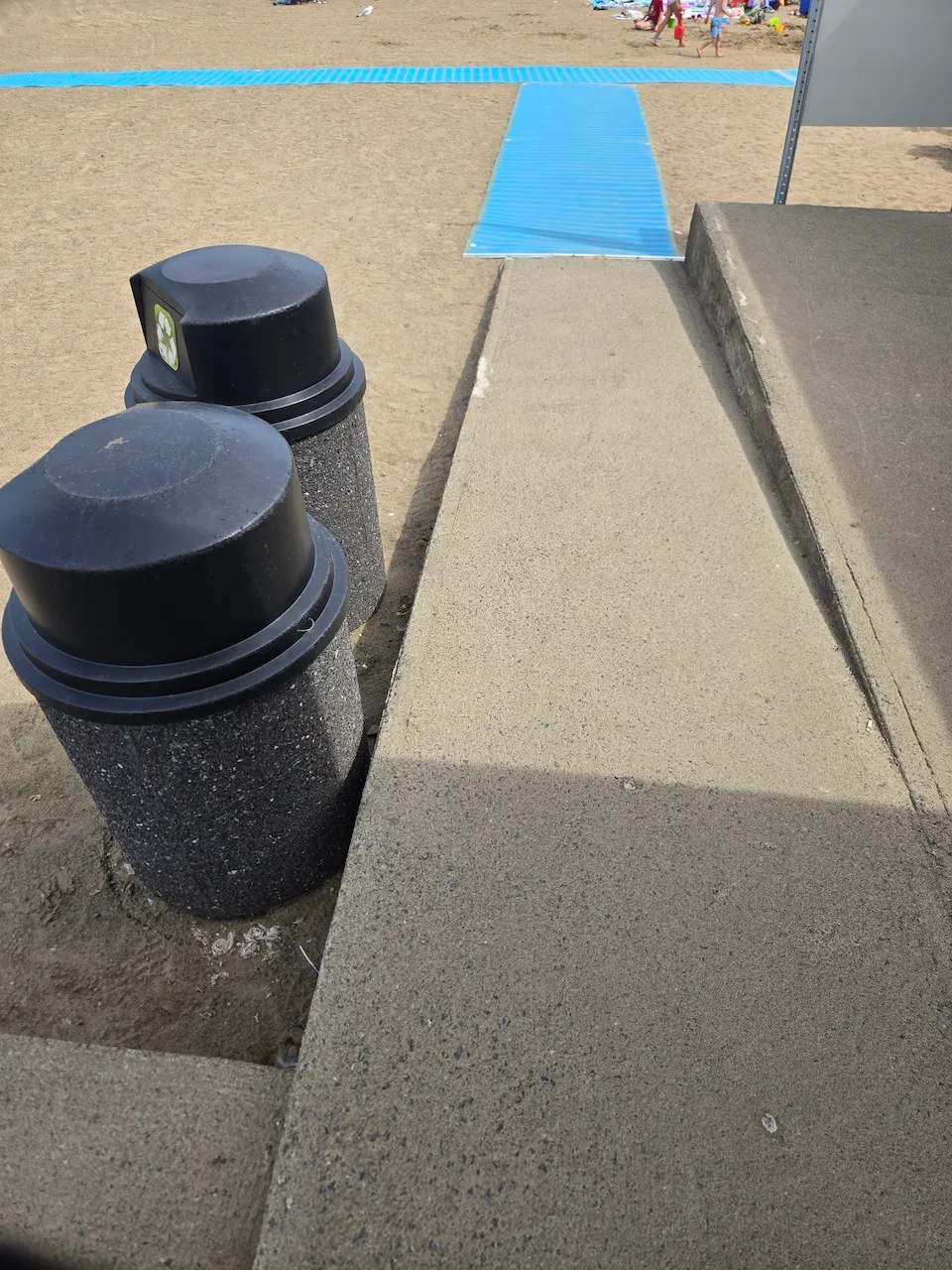 Rampe d'accès du bloc sanitaire