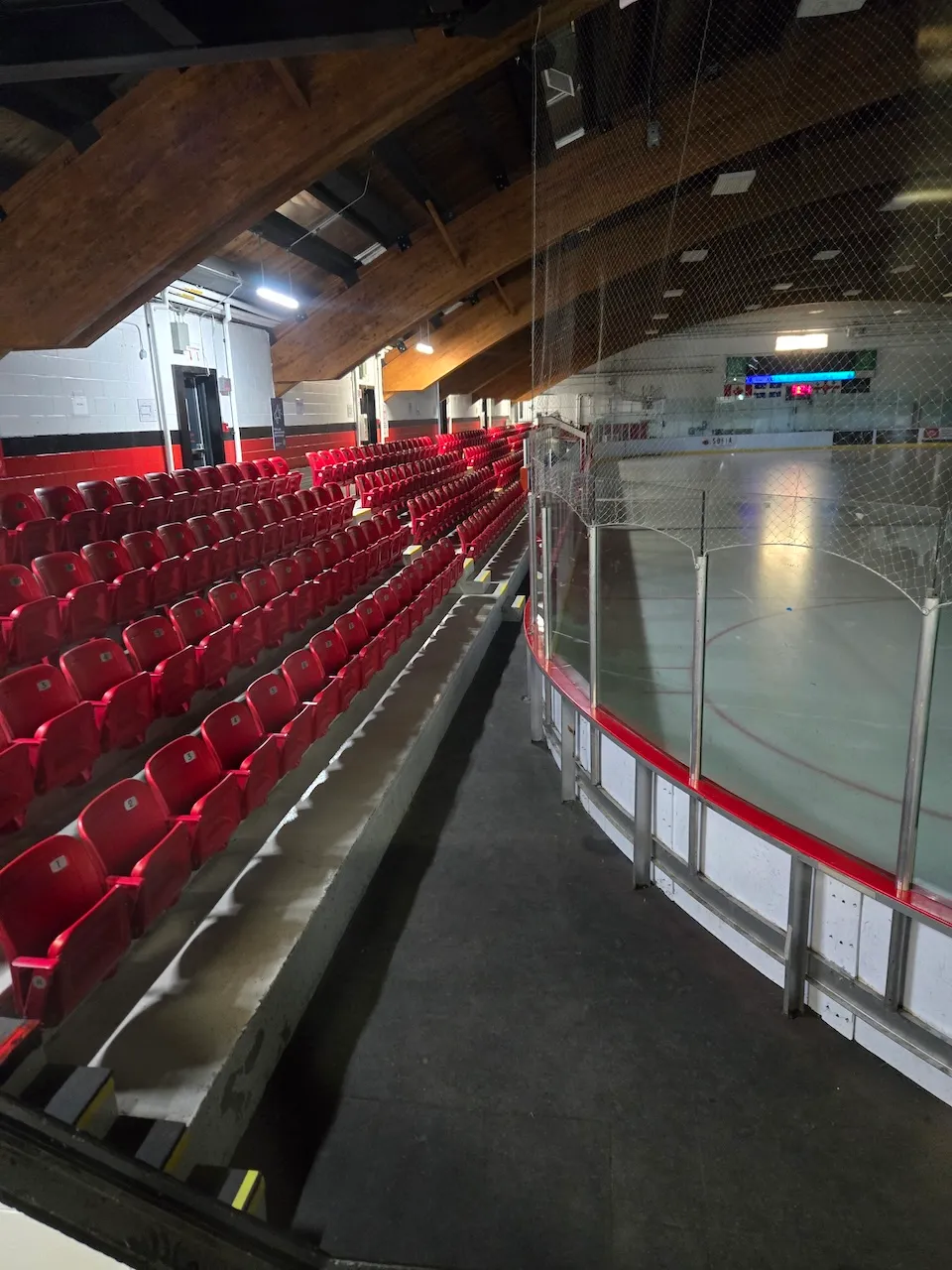 Intérieur des estrades de l'aréna Martin Brodeur