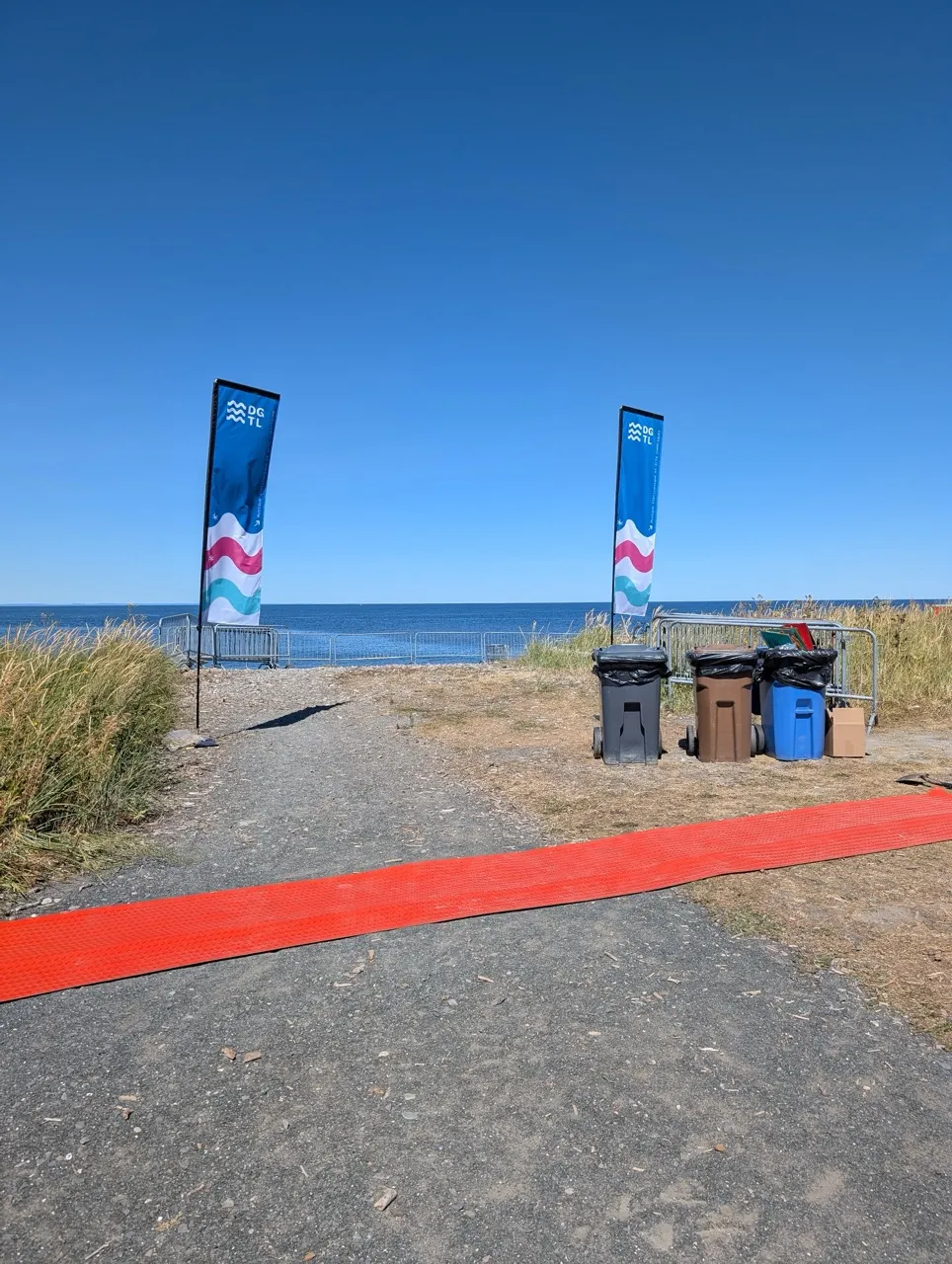 Parcours entre l'admission et la scène, cache-fils sur le site