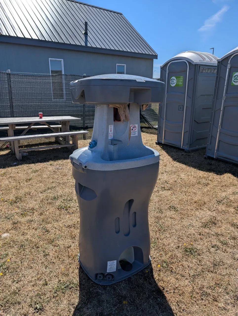 Fontaine à boire, station de remplissage d'eau