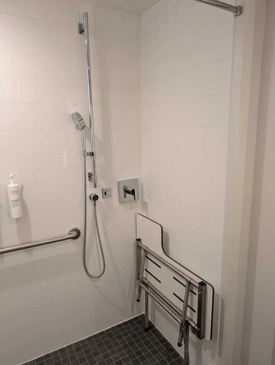 Douche de la chambre 602