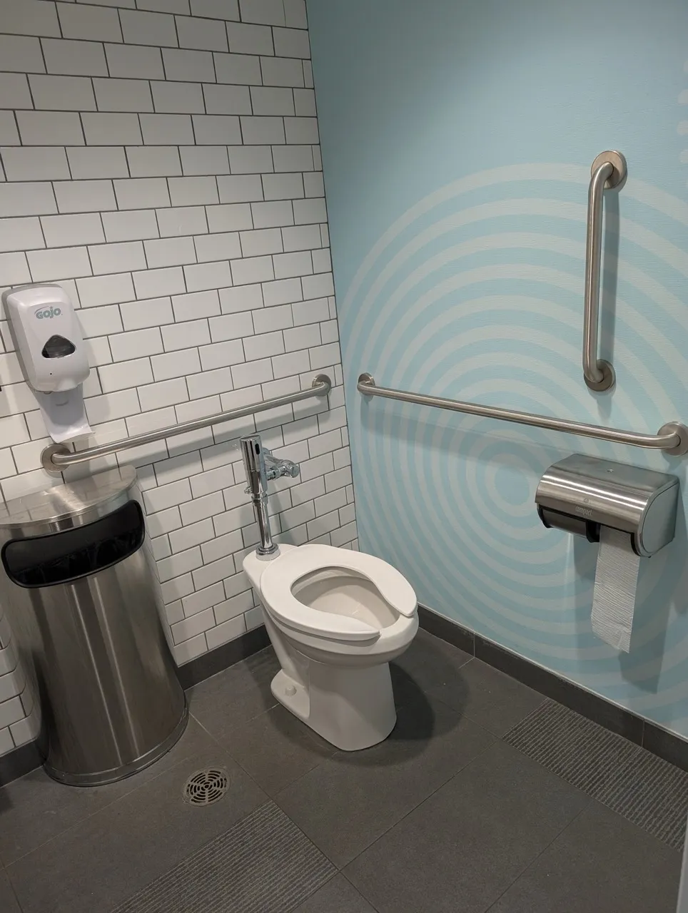 Salle de toilette à proximité de la réception
