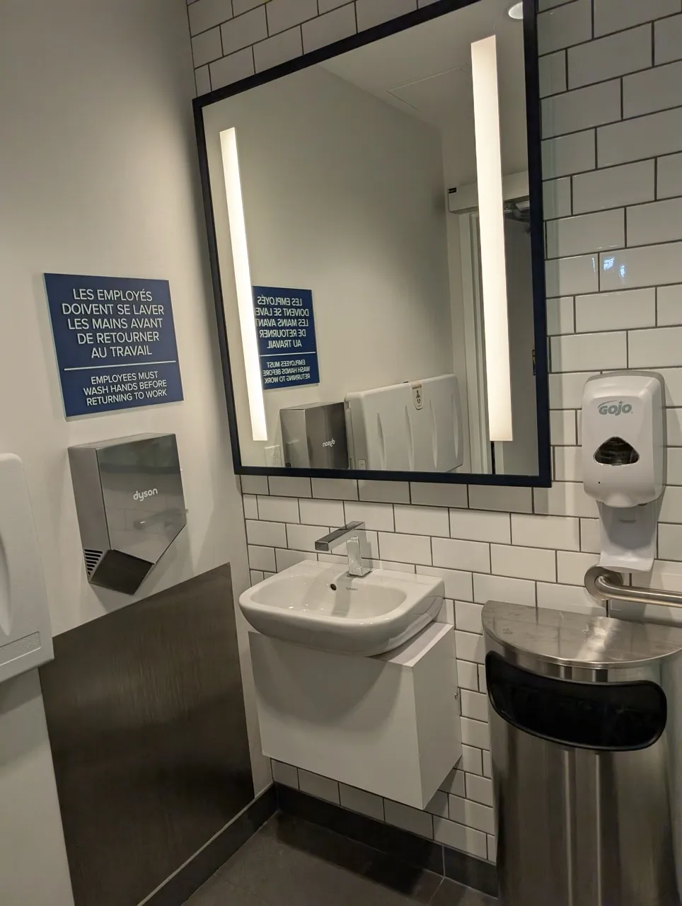 Salle de toilette à proximité de la réception