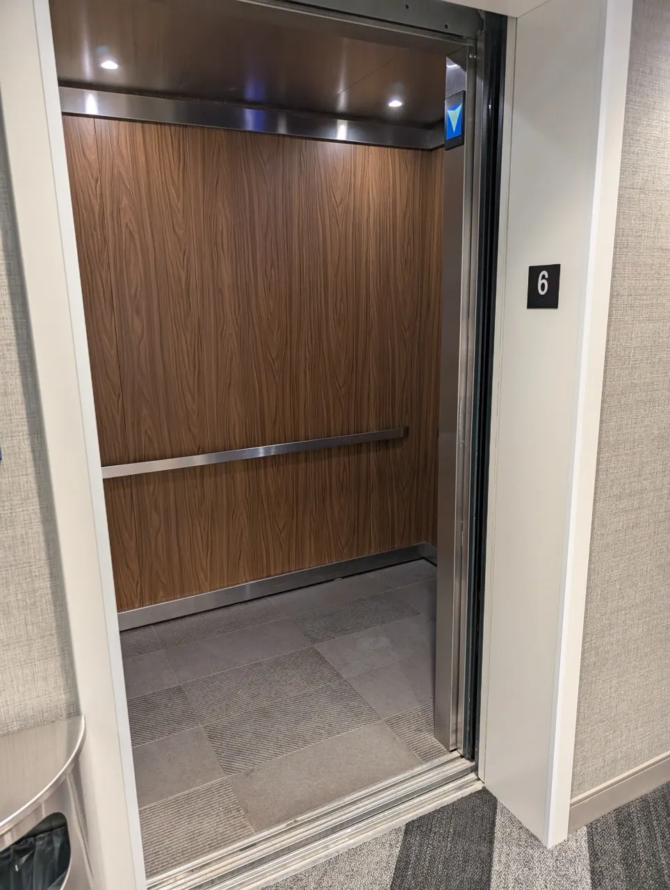 Intérieur de l'ascenseur