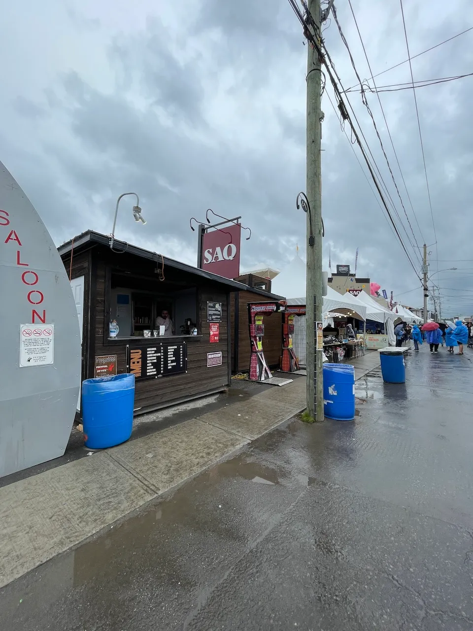 Bar dans les rues (surélevés)