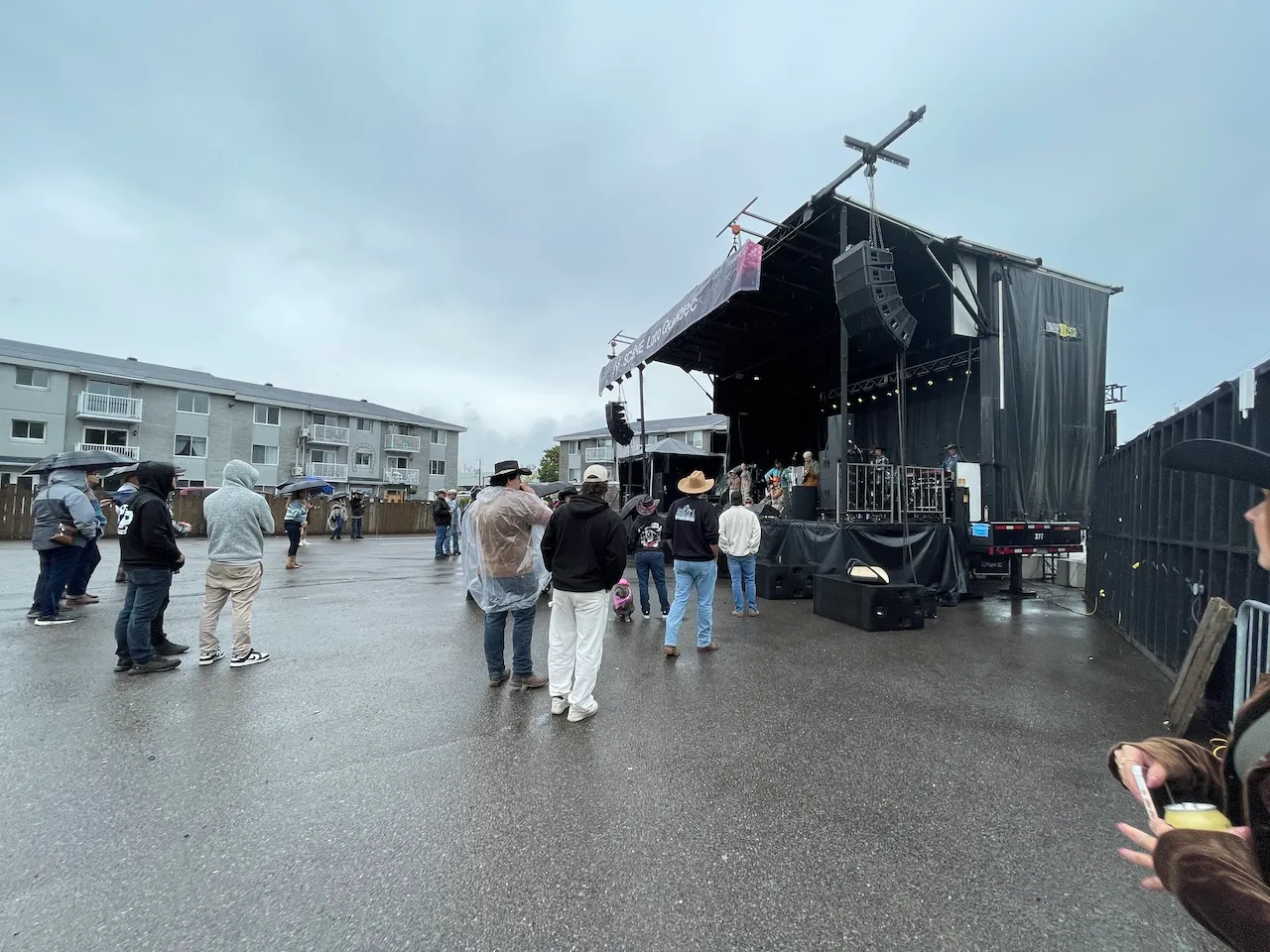 Scène accessible par les rues