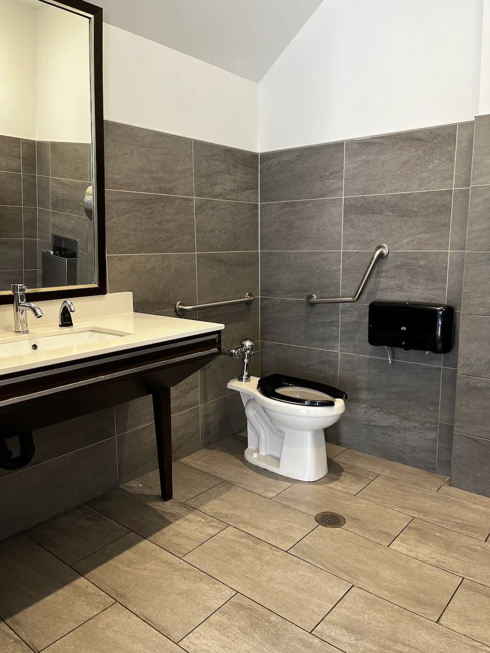 Universal restroom - ground floor