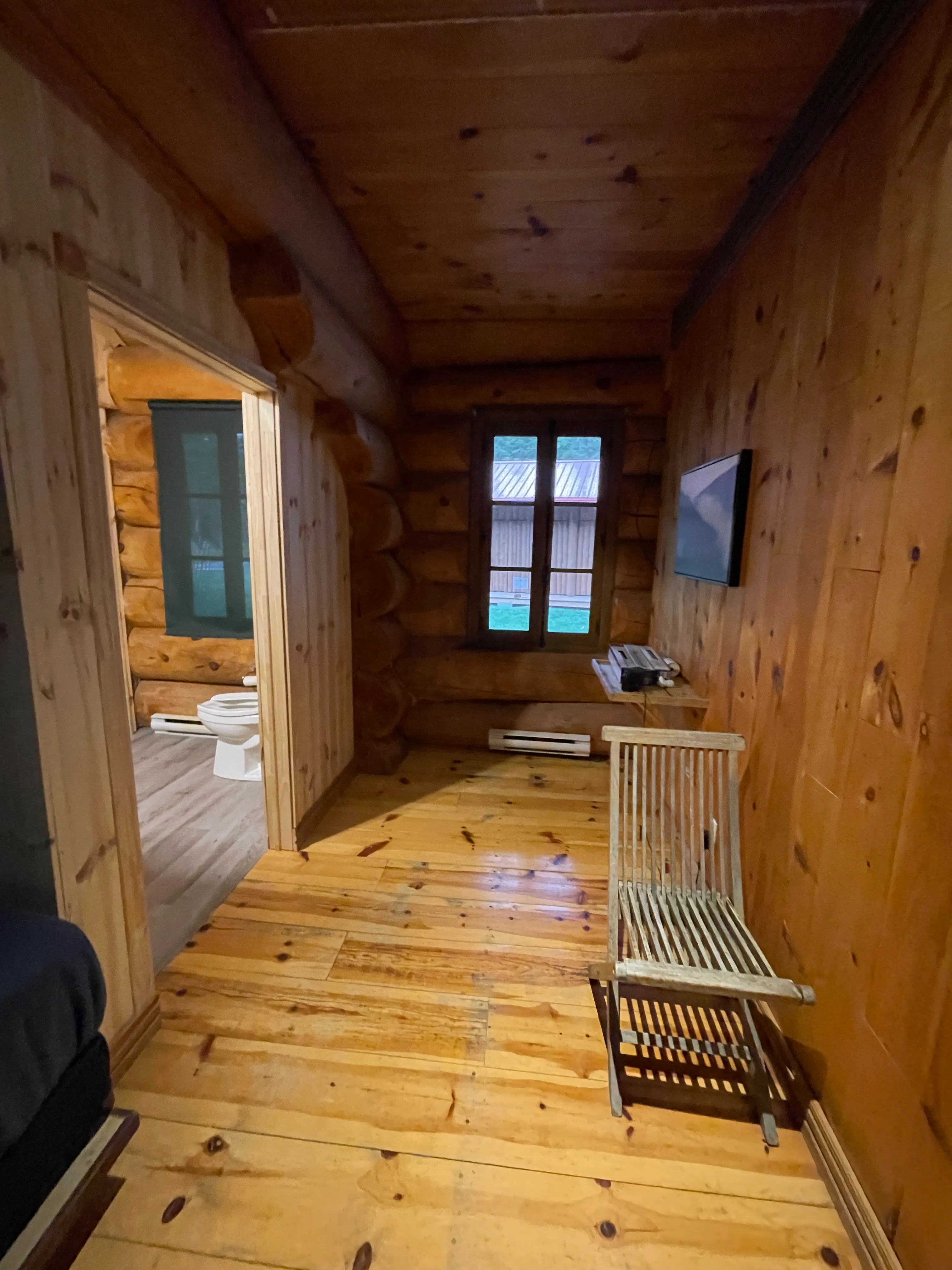 Accessible room - Walkway leading to the bathroom