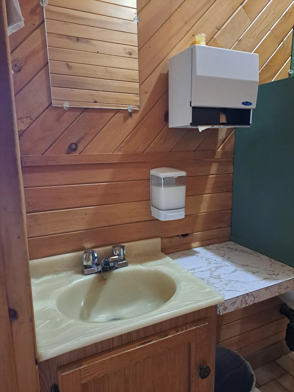 Salle Gai-Luron - Washroom (Men)