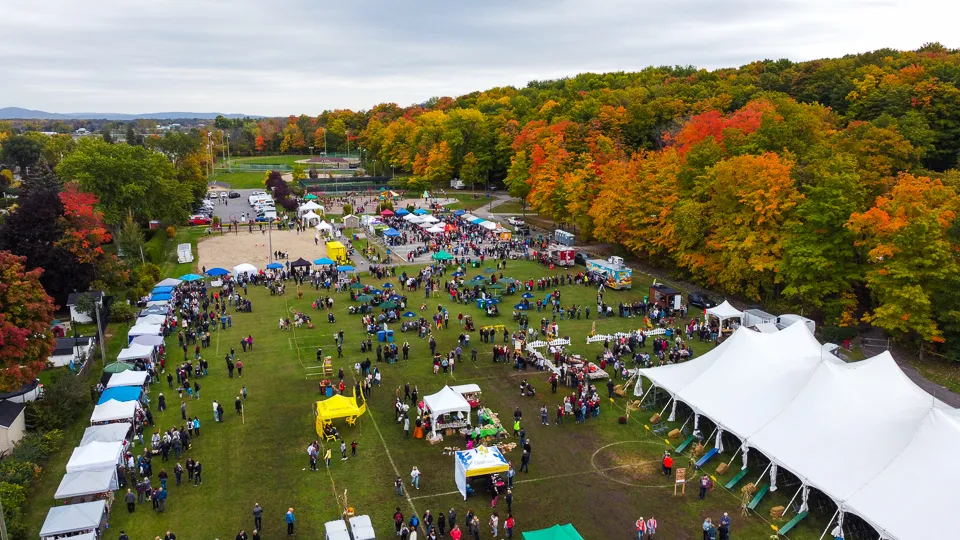 Photo du Festival des couleurs de Rigaud vue du ciel