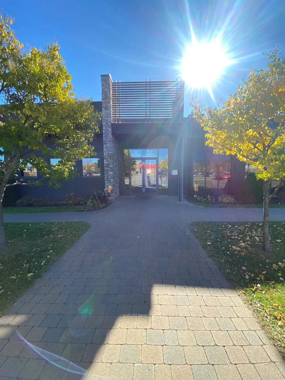 Allée vers l'entrée