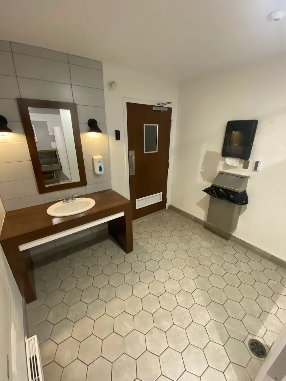 Lavabo - salle de toilettes des hommes