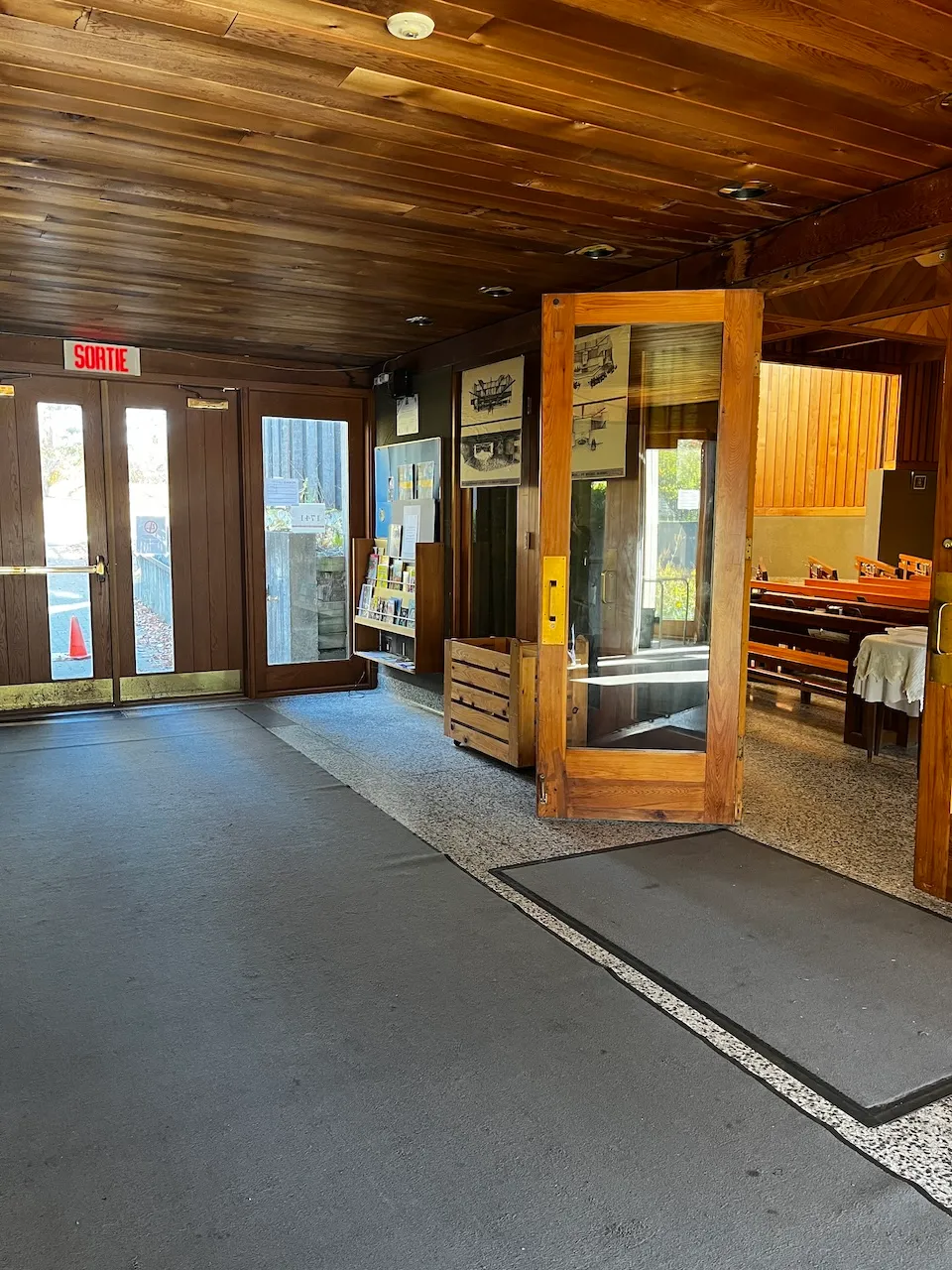 Hall d'entrée - narthex ou nef