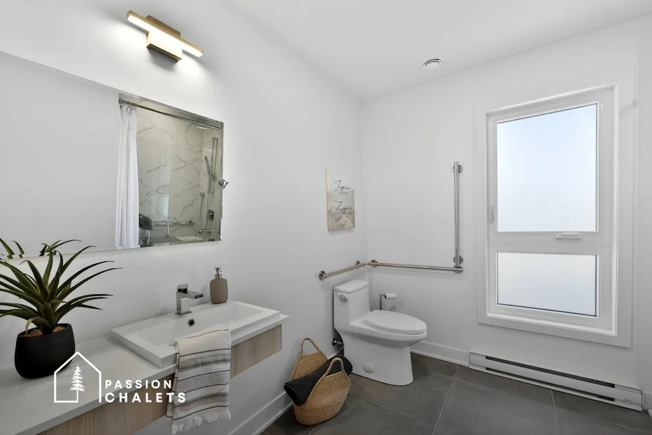 Salle de bain (rez-de-chaussée)