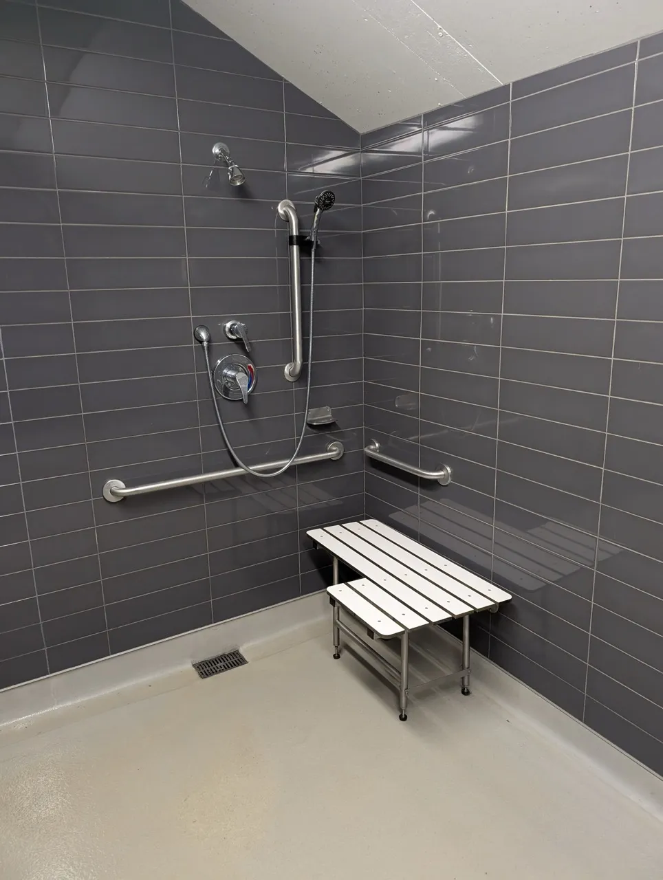 Locker room - Accessible shower