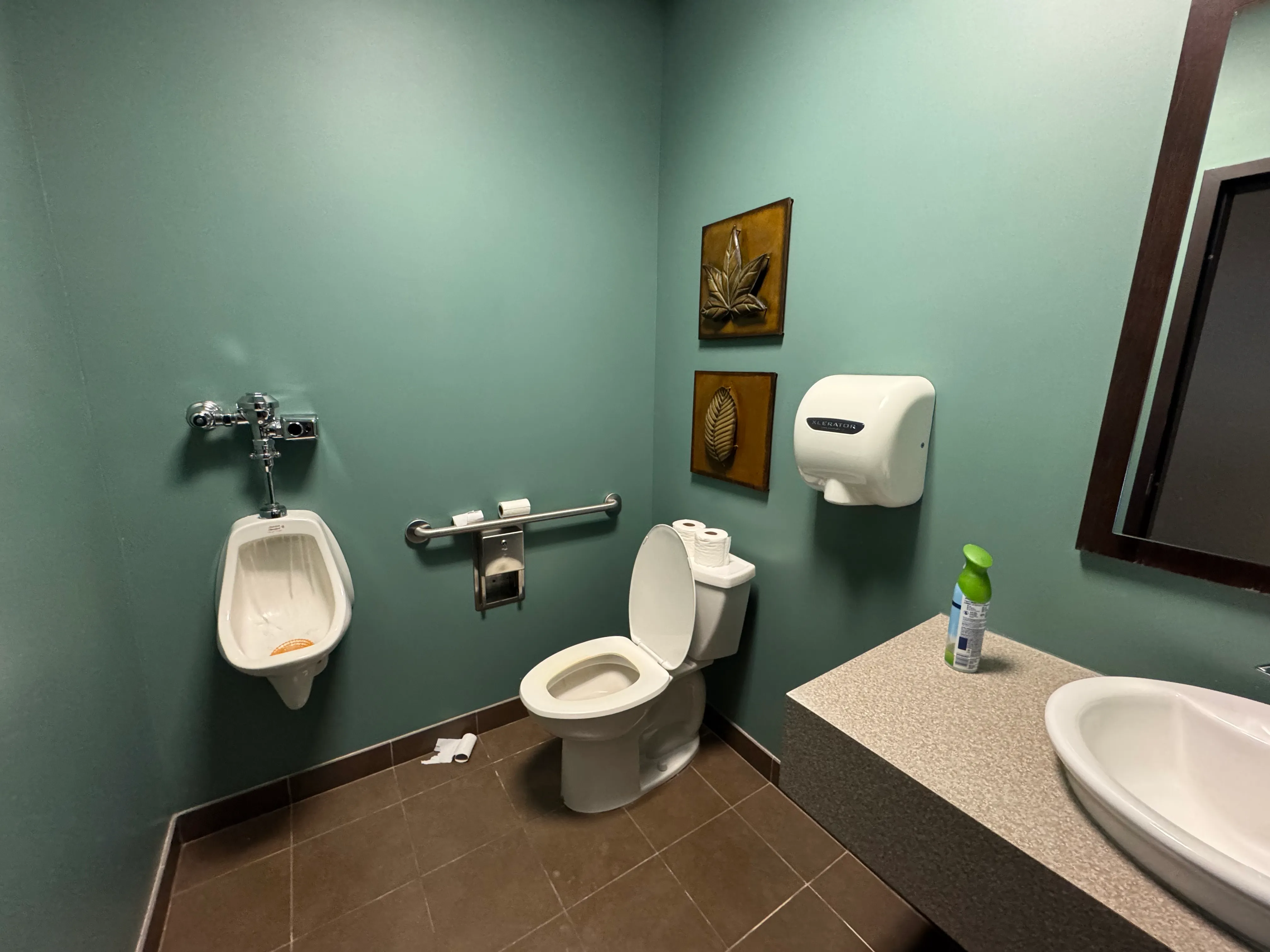 Universal restroom - Men
