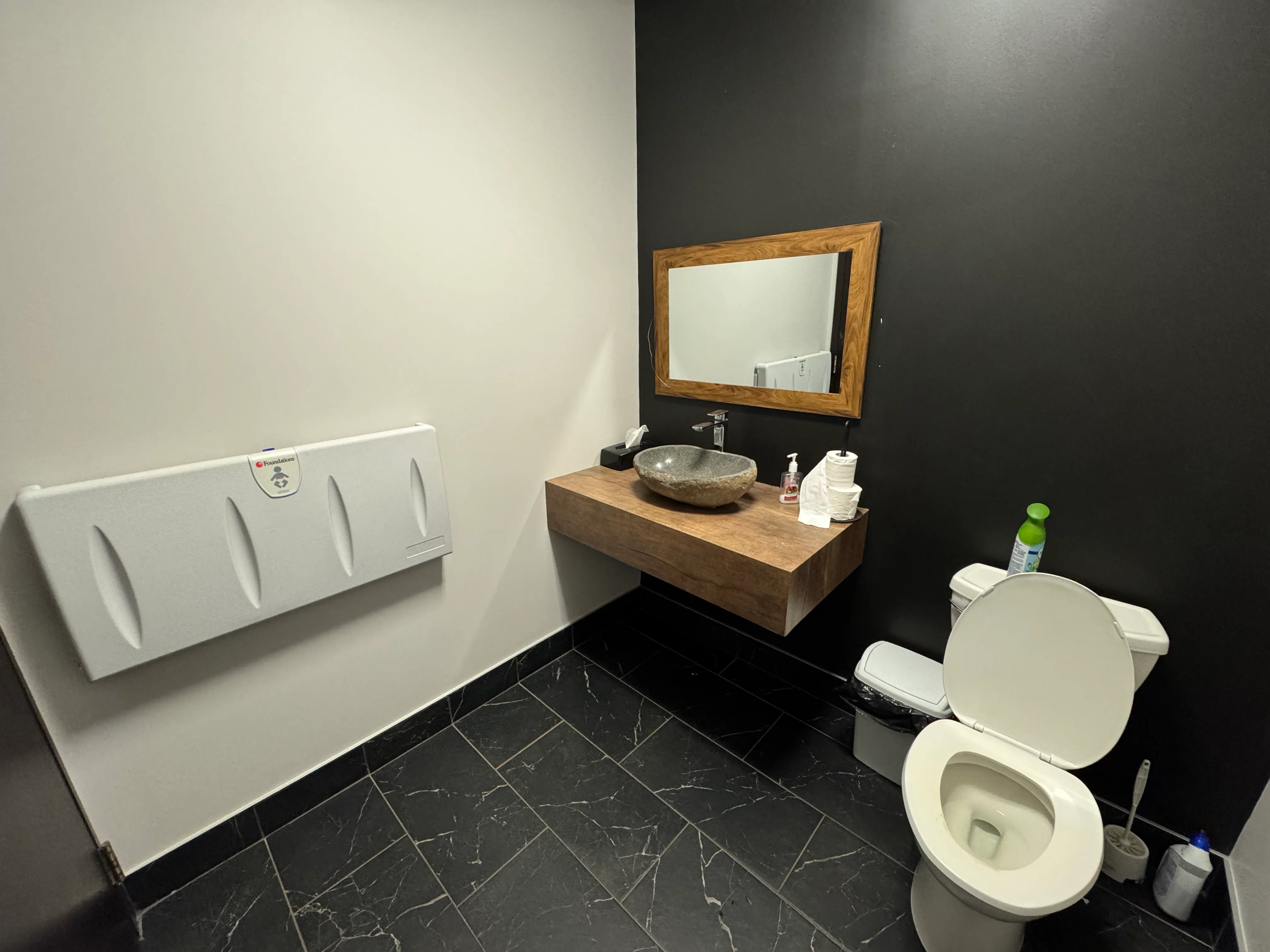 Universal restroom - Women