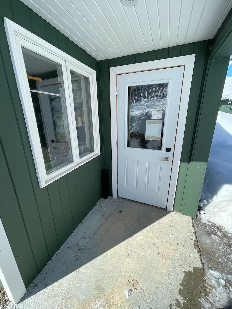 Entrée menant aux chambres et aux espaces communs