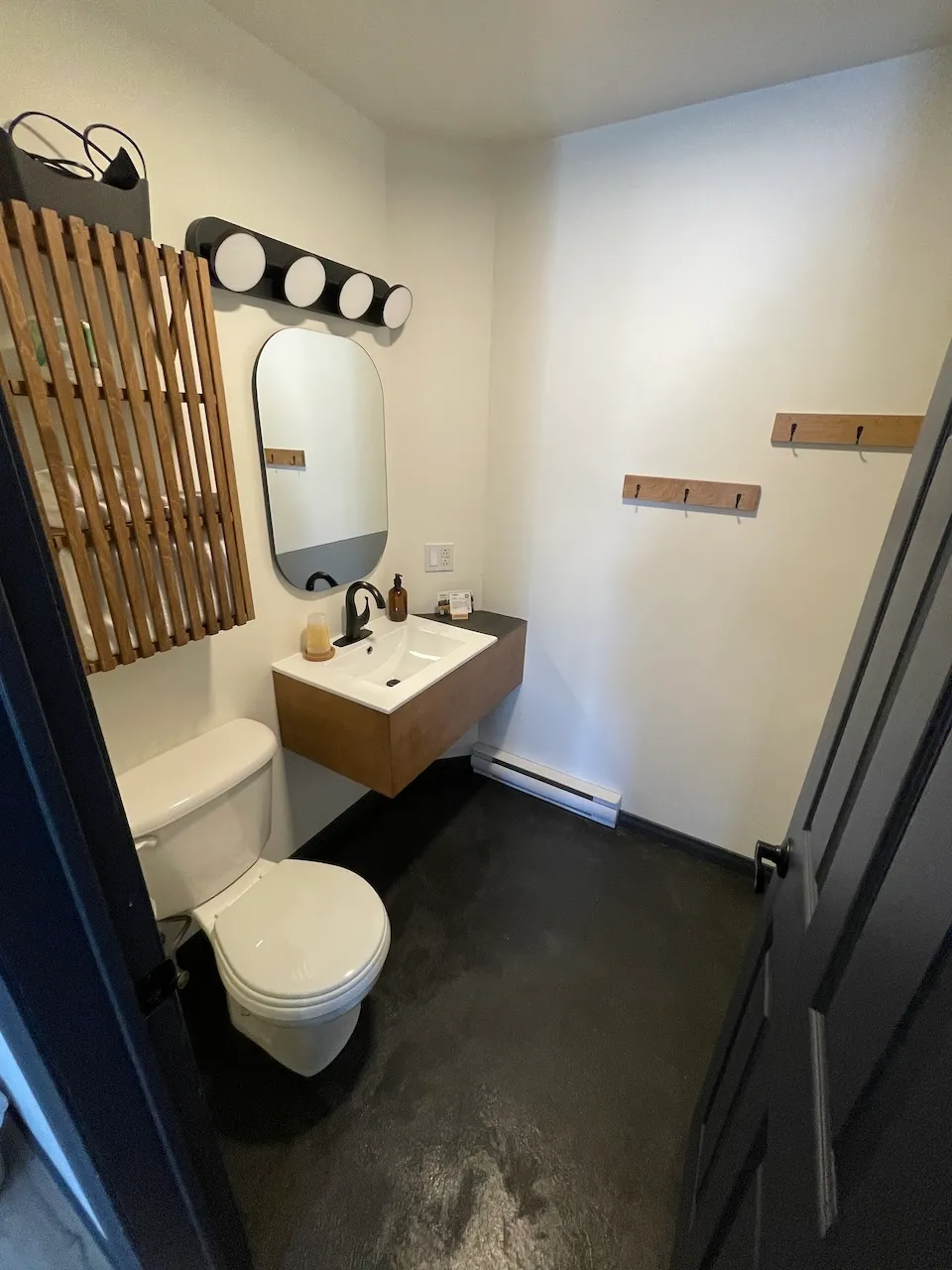 Chambre #10 - Salle de toilette