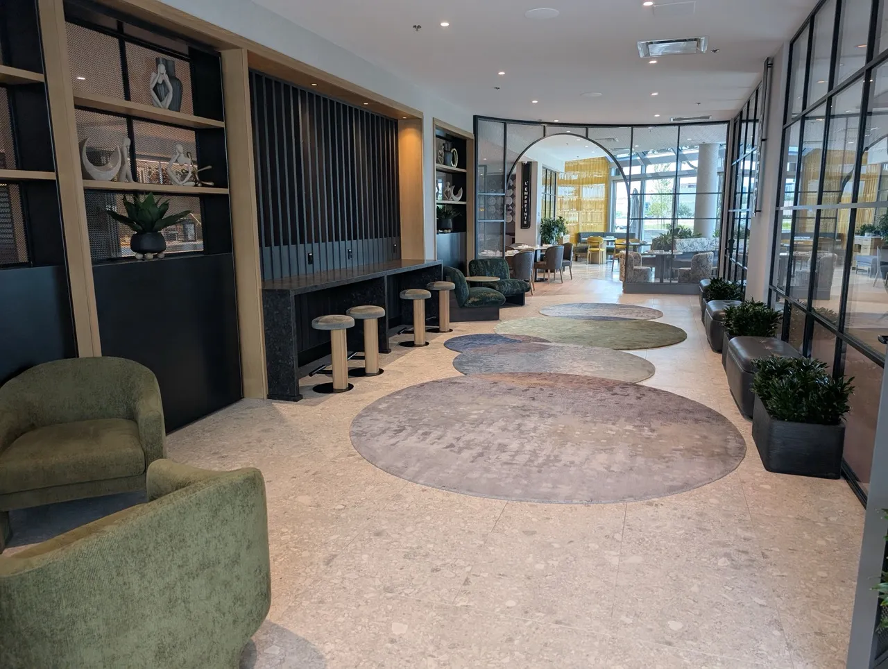 Couloir intérieur menant au restaurant