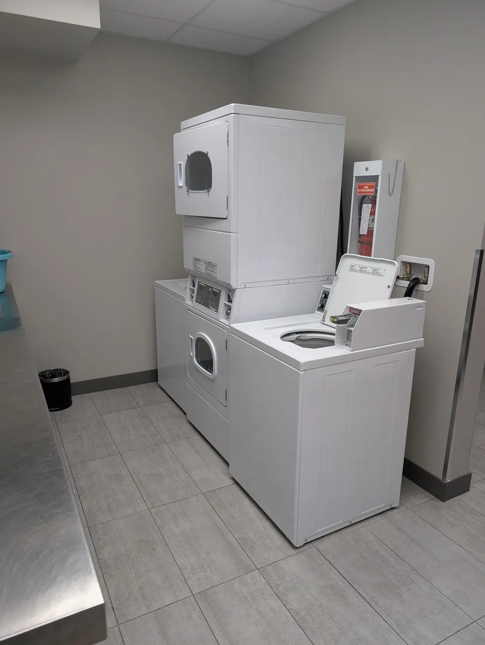 Laverie au sous-sol disponible pour les clients