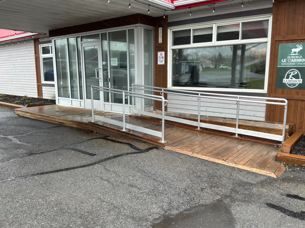 Access ramp leading to the restaurant