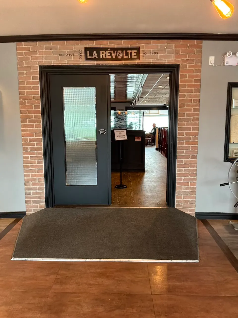 Indoor ramp leading to the restaurant