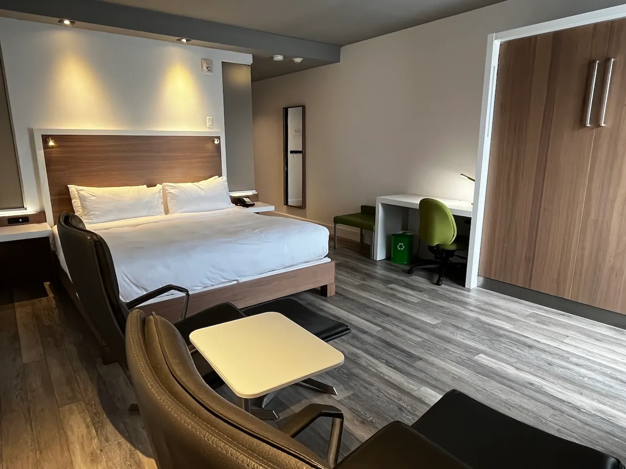 Room 151 - desk and fold-down bed