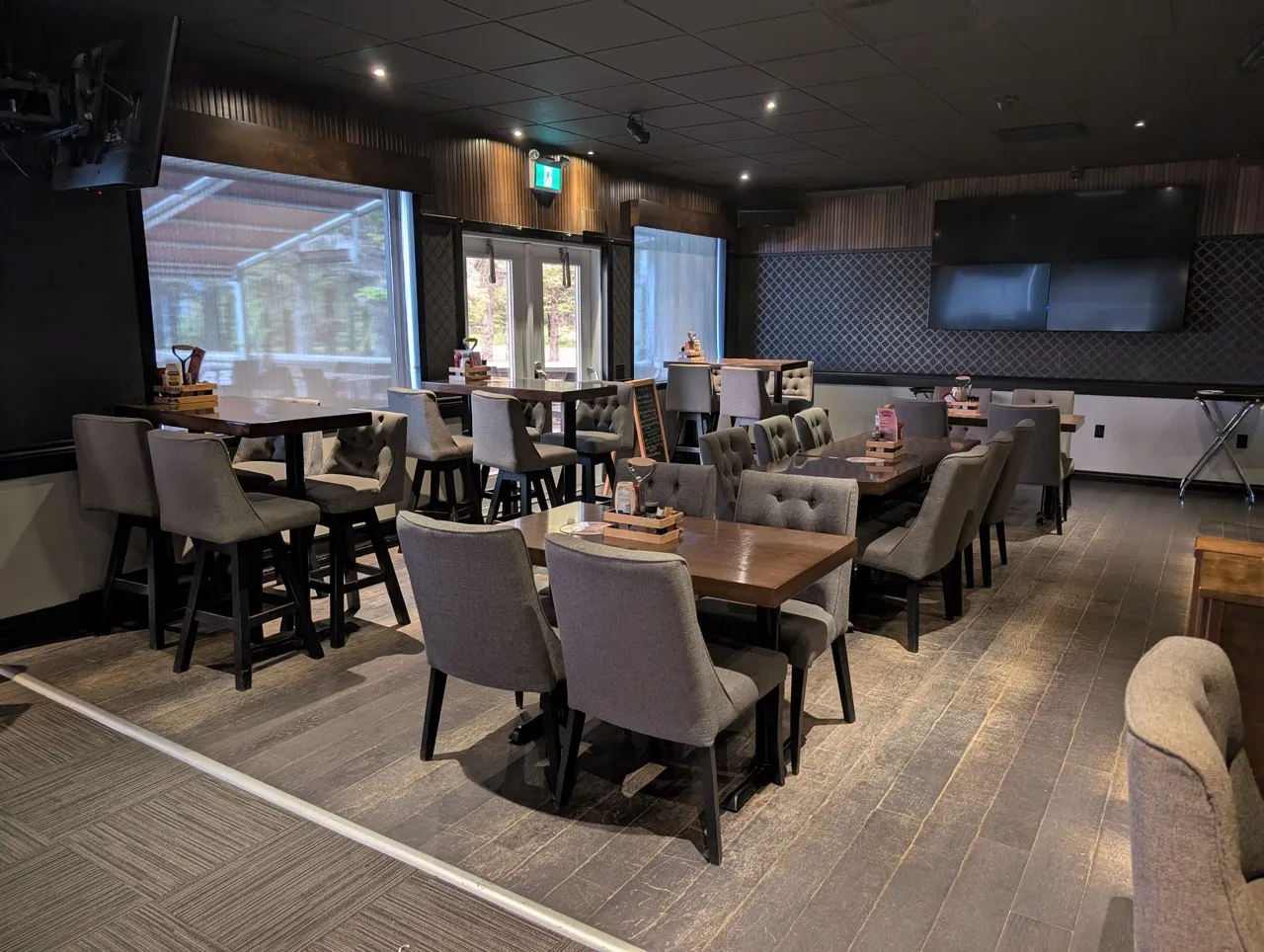 Resto-bar salle à manger - mobilier