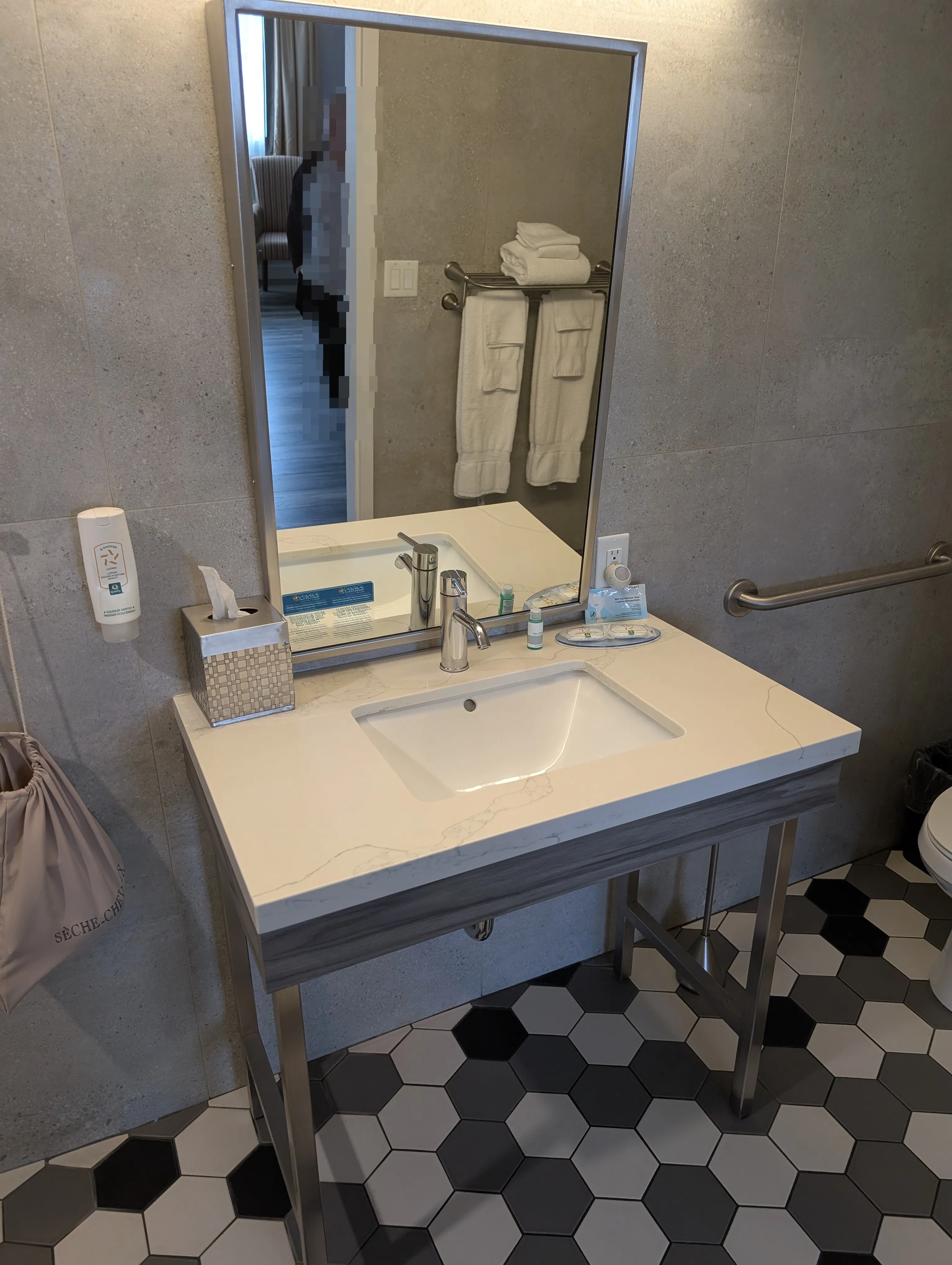 Salle de bain chambre 117 - lavabo